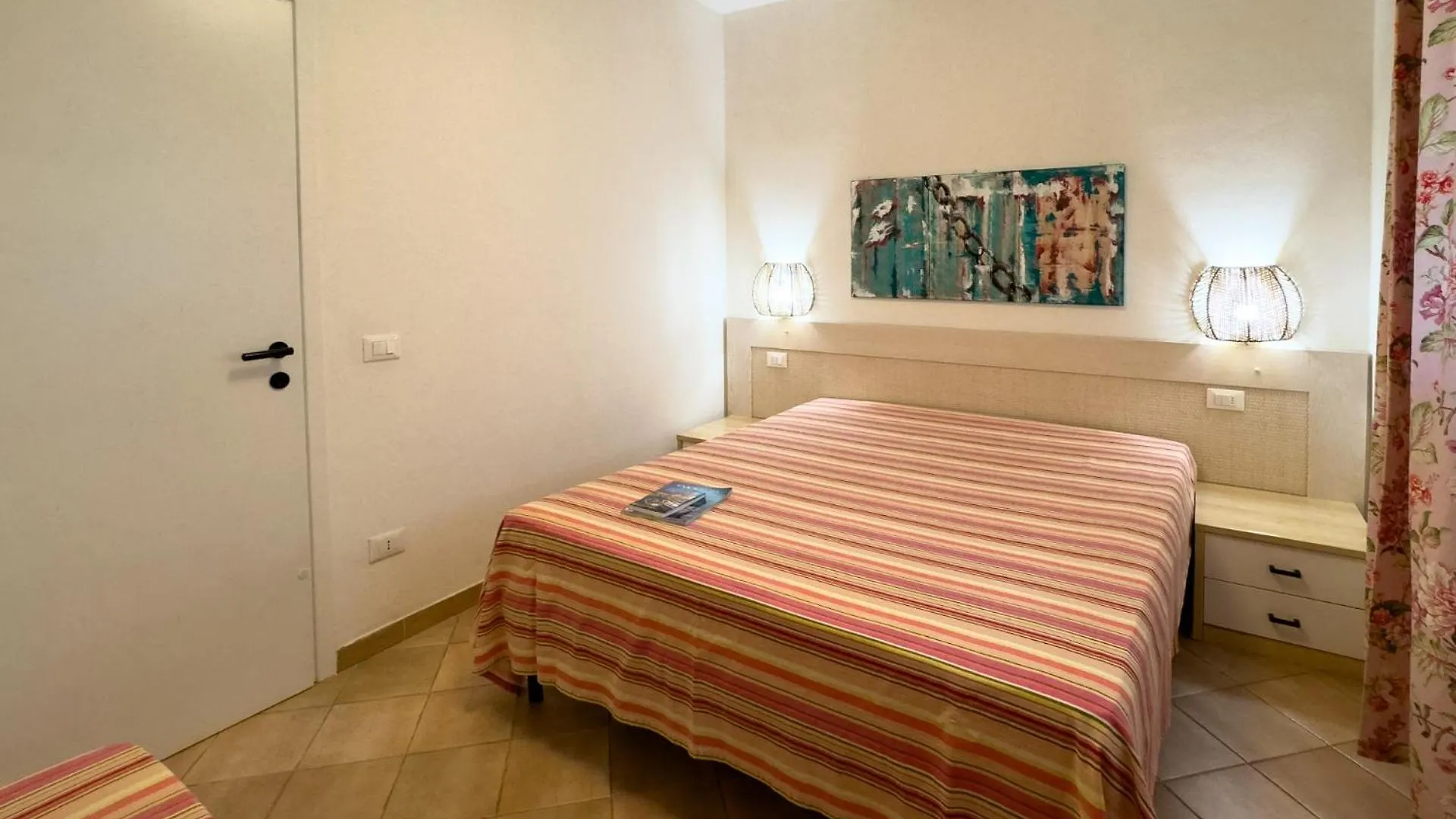 Borgo Alloro Casa Castagno 0*,  Italy