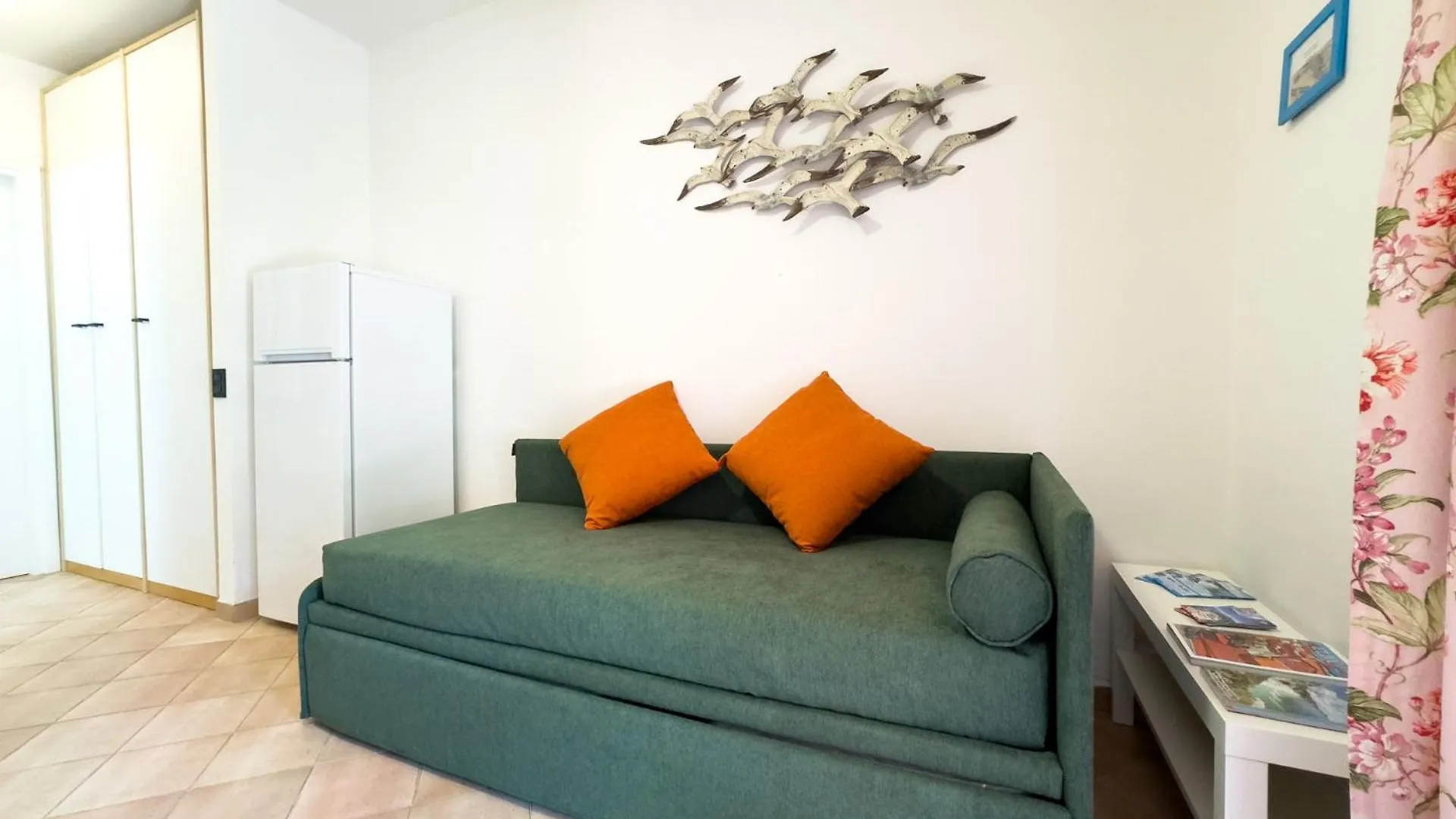 Borgo Alloro Casa Castagno 0*,  Italy